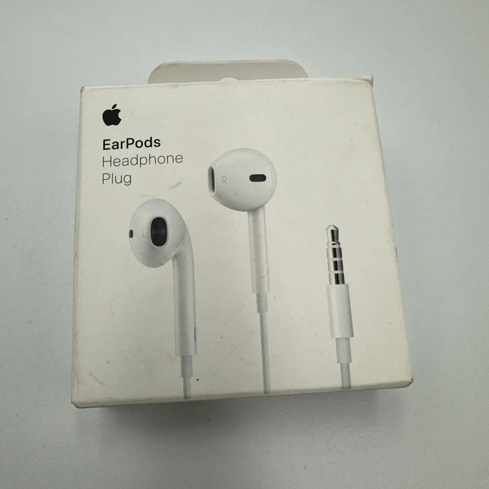 Apple‎ EarPods with 3.5mm Plug MWU53AM/A 💚❤️💚❤️ NEW OPEN BOX! 💚❤️💚❤️